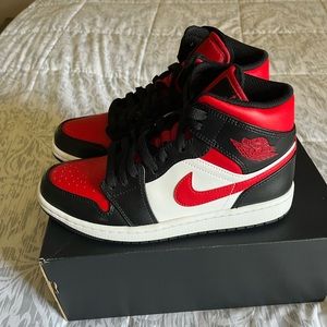 Jordan 1 Mid